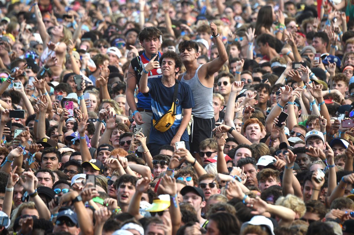 Ein überfüllter Blick auf die Teilnehmer des Lollapalooza-Musikfestivals.