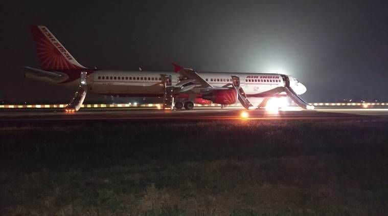 Após o fogo traseiro, o vôo da Air India faz pouso de emergência