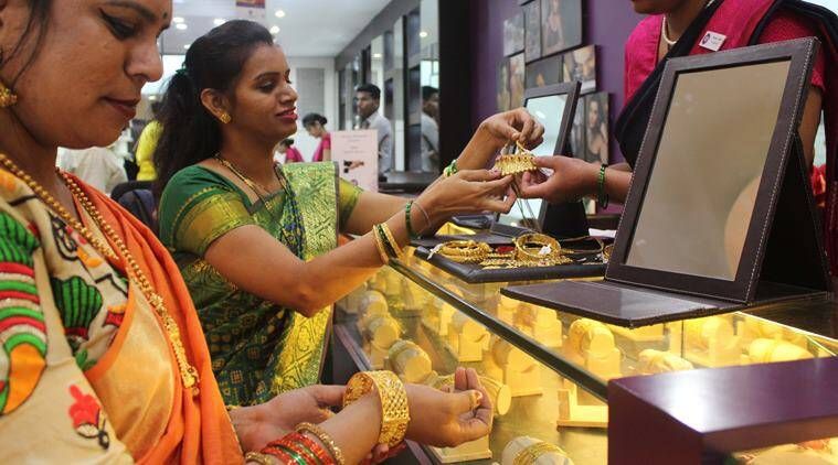 Dhanteras 2018: Kulta- ja hopeamyynti pysyy vaimeana hintojen nousun keskellä