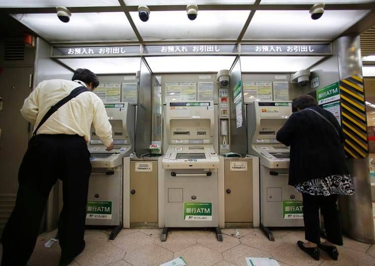Japanilaiset pankit, Tokio, pankkiautomaatit, väärennetyt ulkomaiset pankkiautomaattikortit, laittomat kotiutukset, pankkiautomaattipetokset, japanilaiset yritysuutiset, seitsemän pankkia, sähköinen verkko, yritysuutiset