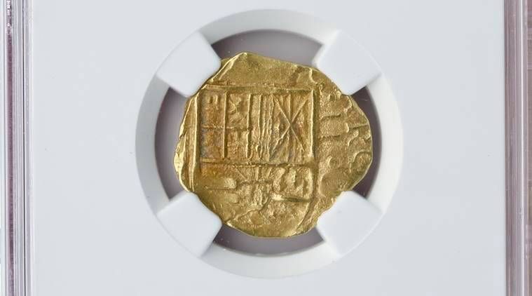 19 października 2016 r. zdjęcie z rozdania wydane przez Blanchard and Company, złota moneta z 300-letniego wraku statku odkrytego na Florydzie