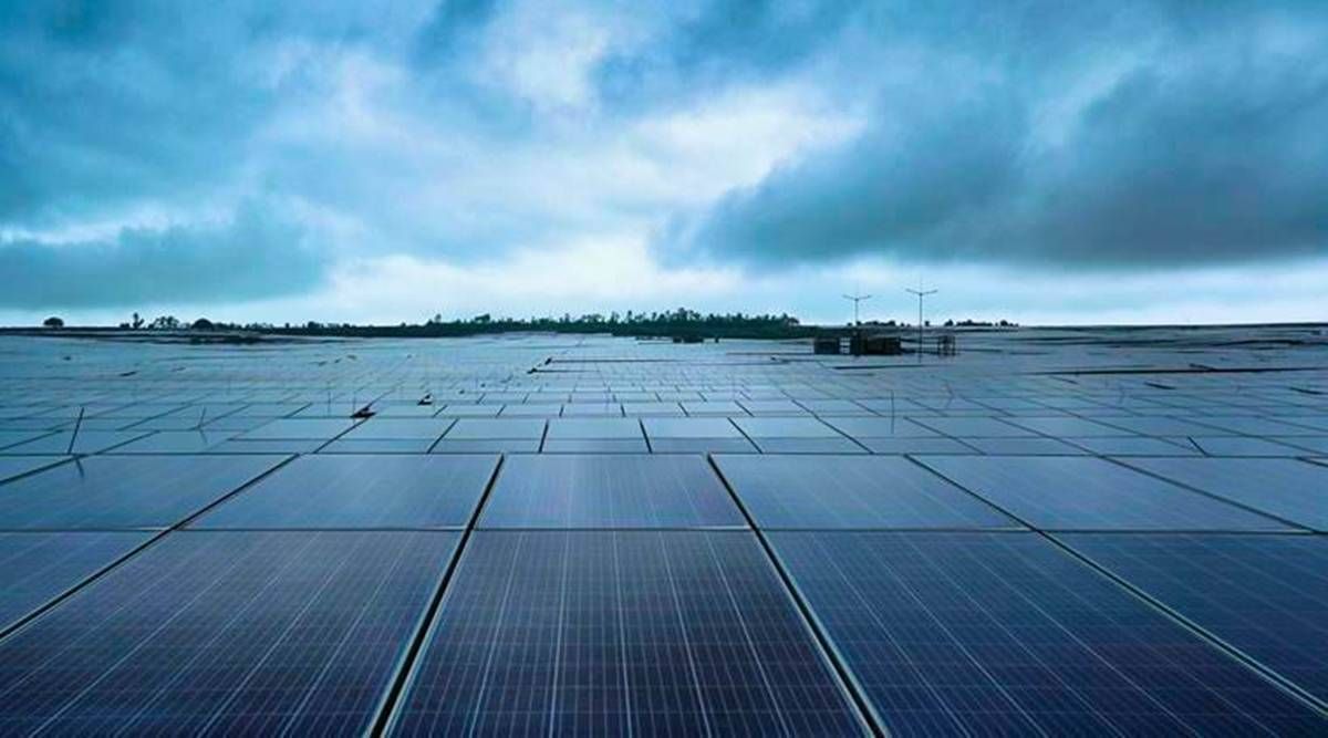 'Adani Group rangerte verdens største eier av solenergiproduksjon'