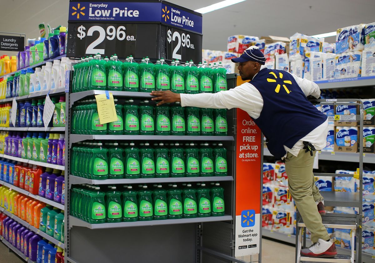 Walmart supprime les emplois de stockage de nuit dans des centaines de magasins