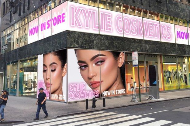 Pop-up Kylie Cosmetics prikazuje tradicionalne maloprodaje še vedno noge