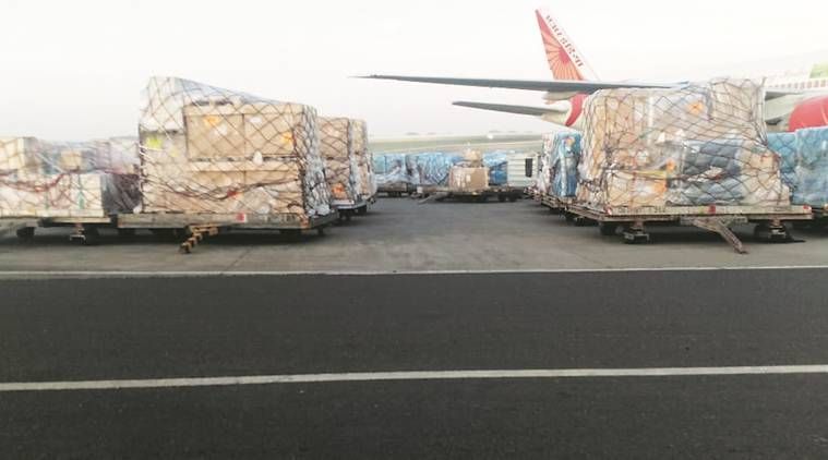 En el aeropuerto de Mumbai, miles de toneladas de carga no reclamada al aire libre