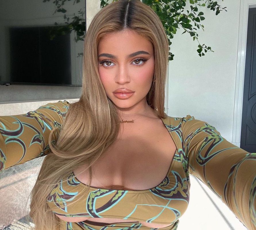 Kylie Jenner svetle lase 2020