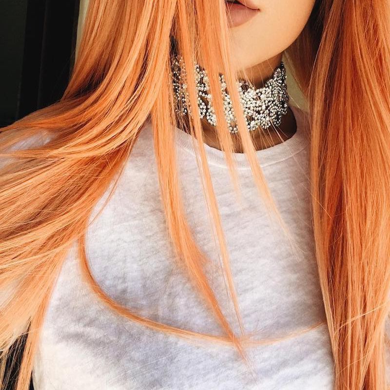 Kylie Jenner v breskevi oranžni lasulji