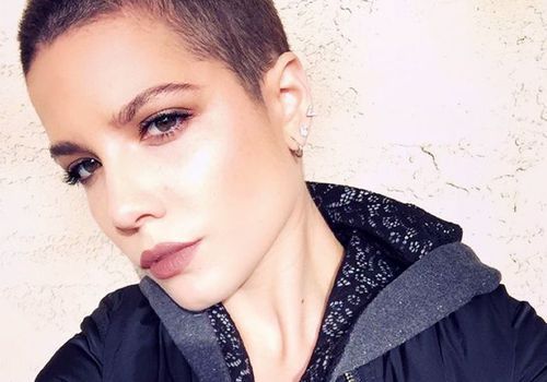 Exclusive: Halsey air Shaved Heads, Grey Lipstick, agus Why She’s Not a Cliché