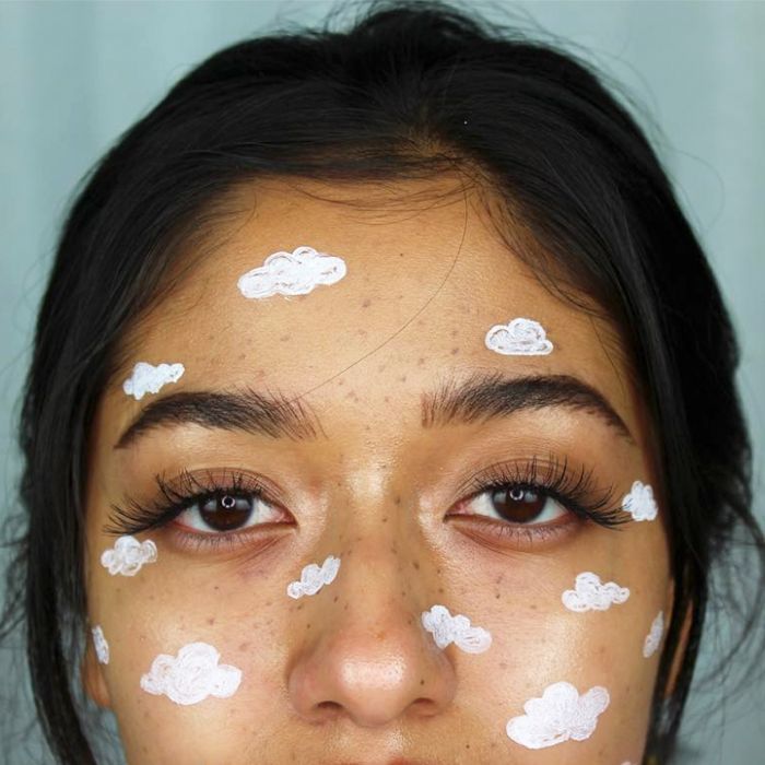 Karla Garcia Schönheitsinterview: Karla Garcia mit Wolken auf Gesicht gemalt