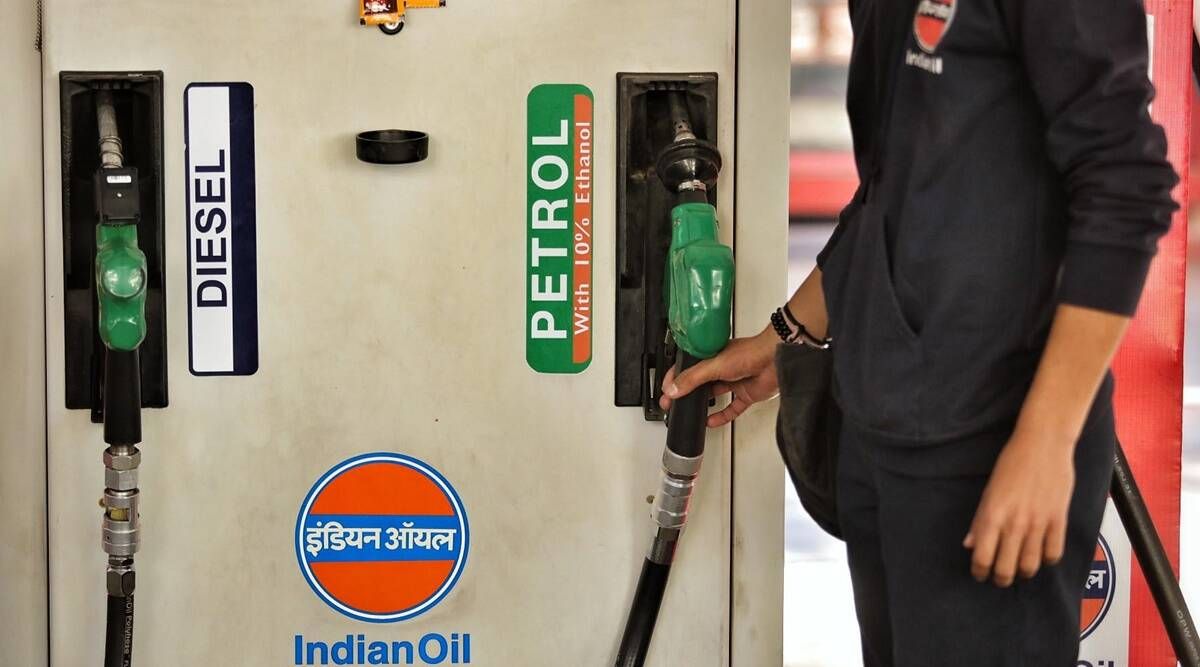 Расходы на топливо снова выросли; цена на бензин в Мумбаи составляет около 101 рупий