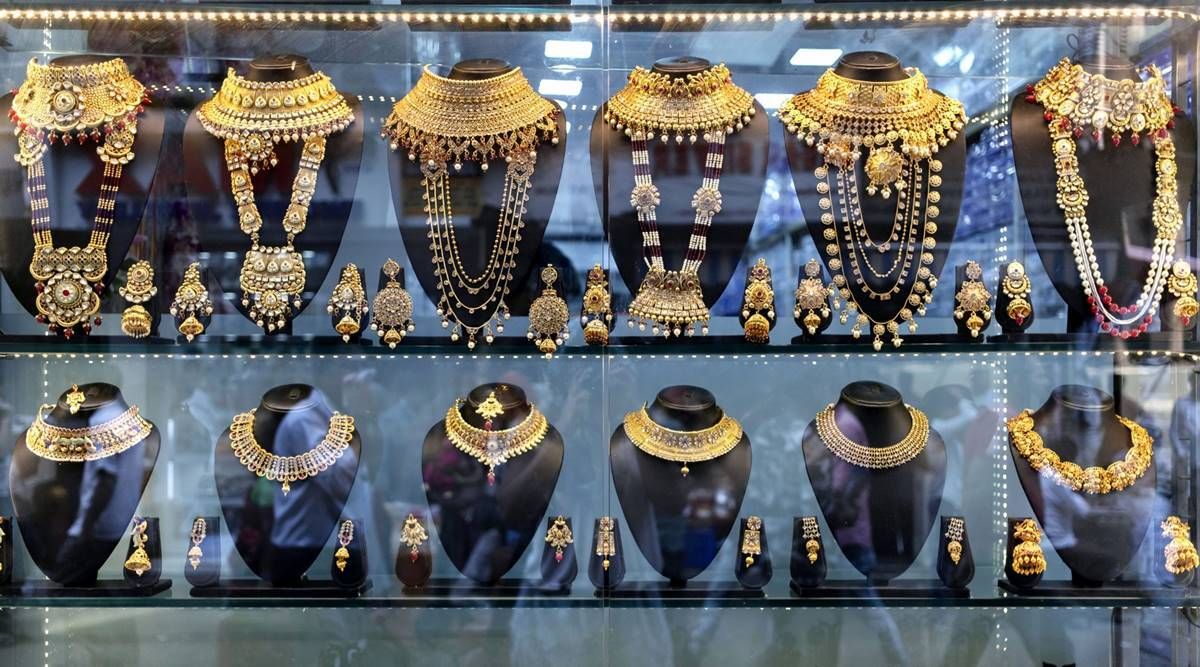 Cena zlata danes: Cene na prostem se med povpraševanjem v Dhanterasu gibljejo blizu 51.000 mark