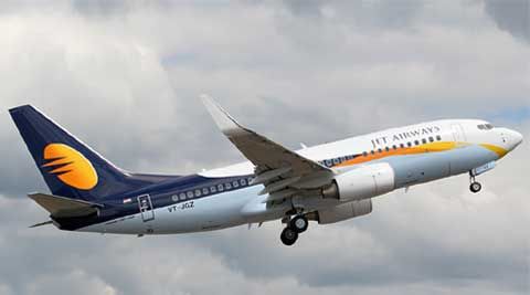 Vluchtnood Jet Airways: Passagiers ondergaan een afschuwelijke duik van 5.000 voet terwijl de piloot 'rust', andere op iPad