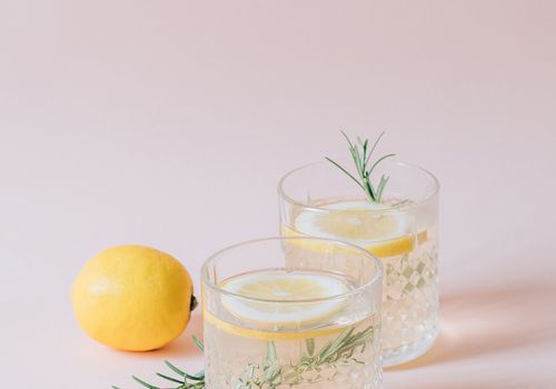 14 recetas de agua de desintoxicación para ayudarlo a desangrarse