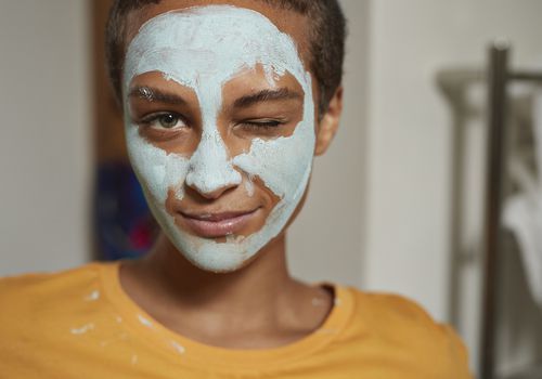 Ово су наши омиљени ДИИ козметички трикови за лечење суве, испуцале коже