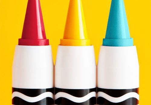 A nova coleção de lápis de cor da ASOS é a nostalgia da maquiagem no seu melhor