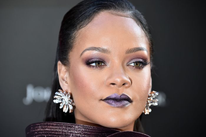 3 trucchi per cambiare il viso che ho imparato dalla truccatrice di Rihanna