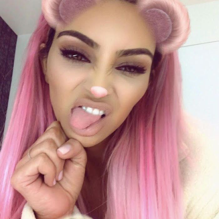 Kim Kardashian vroče roza lasje