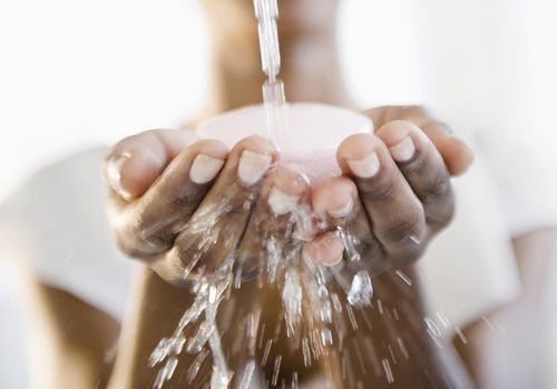 Waschen mit bestimmter Seife kann Ekzeme verschlimmern.