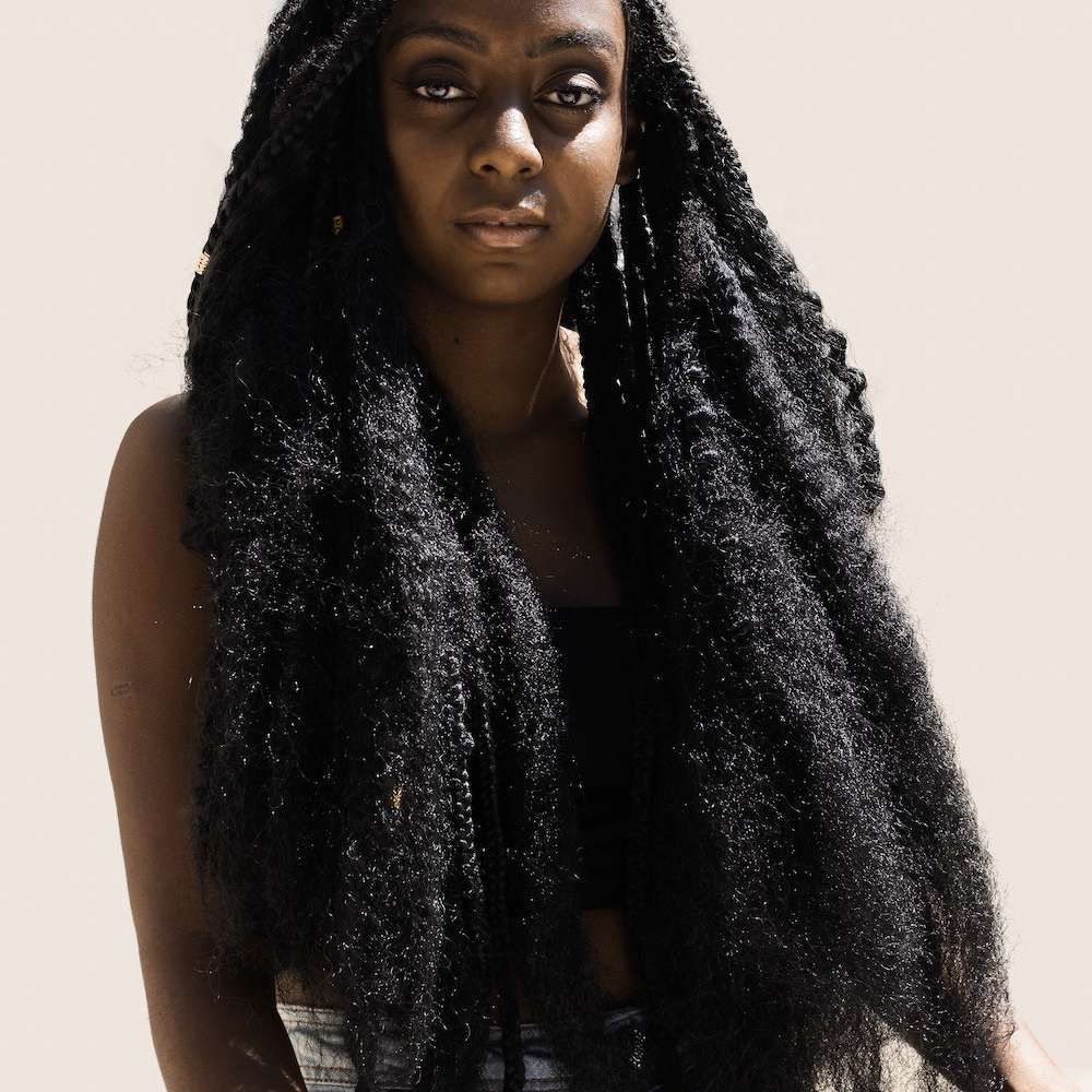 긴 머리를 가진 흑인 여성