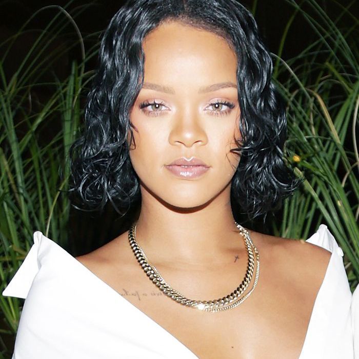 ทรงผมที่ดูเปียก: Rihanna