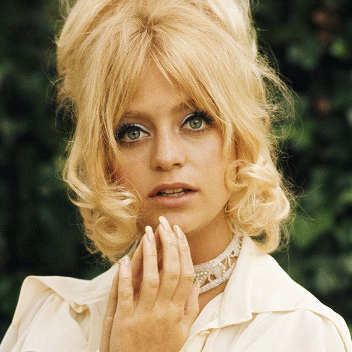 Goldie Hawn viser sine smukke låse