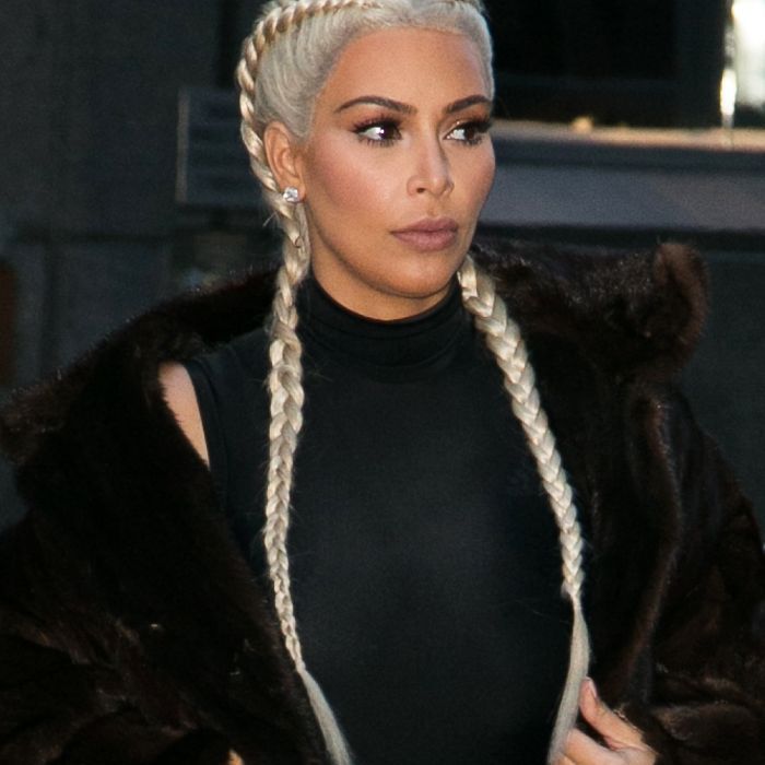 Kim Kardashian hår: Kim med blonde boxerfletninger