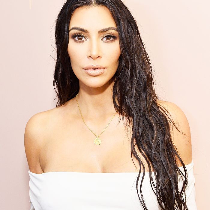 Kim Kardashian hår: Kim med rystet vådt hår