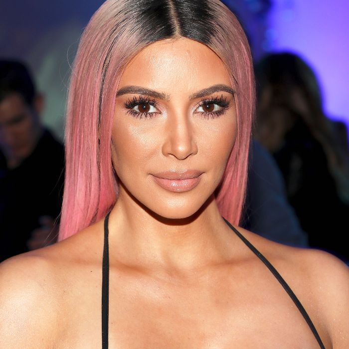 Kim Kardashian hår: lyserødt hår
