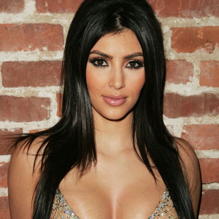 Kim Kardashian hår: Kim med backcombed langt brunethår
