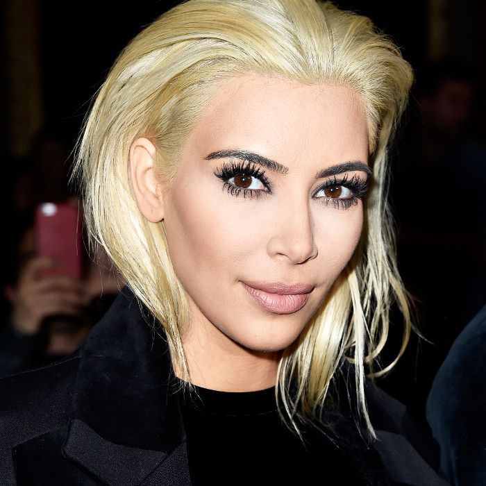 Kim Kardashian hår: Kim med en blond lang bob