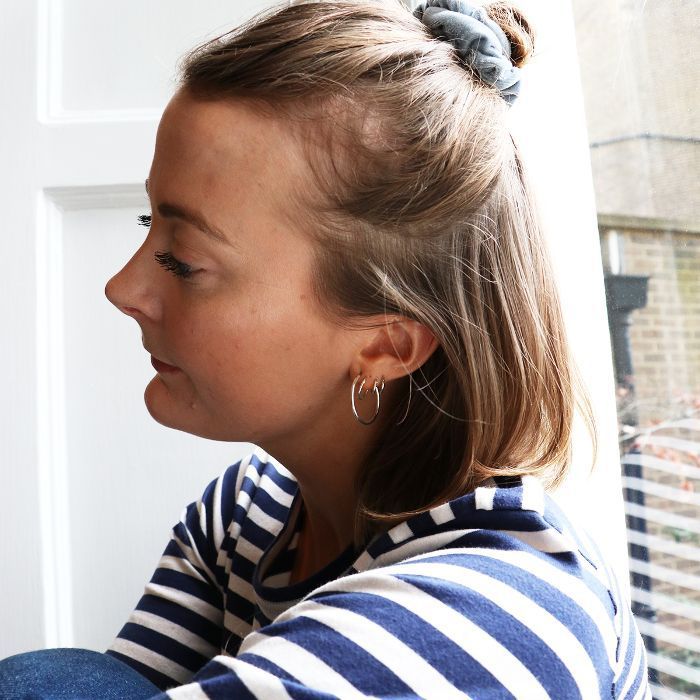 kaip dėvėti plaukų aksesuarus: Alyss Bowen su skrudintuvu