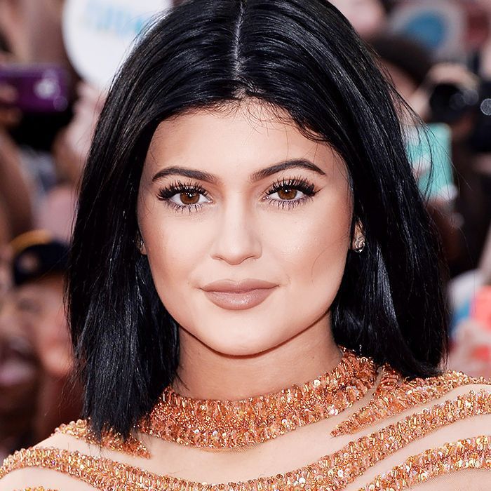 Culoarea perfectă a buzelor Kylie Jenner pentru fiecare ton de piele