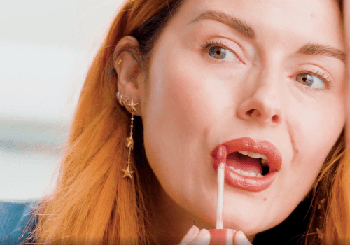 Cómo aplicar el lápiz labial líquido sin manchas para que dure todo el día
