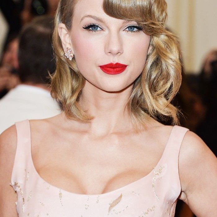 De Taylor à Lupita: 7 rouges à lèvres rouges que les célébrités ne jurent que par