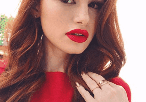 Löydetty: Punainen huulipunan tarkka sävy Cheryl Blossom kuluu Riverdalessa