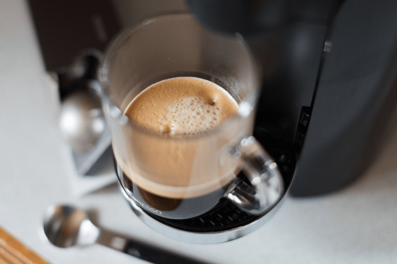 Mejora tu rutina matutina con una cafetera Nespresso Vertuo