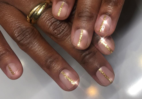 guldstribet glitter manicure