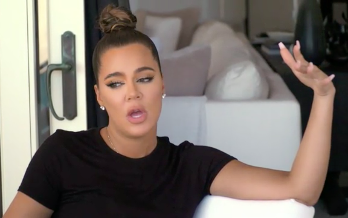 Khloé Kardashian respondeu a um comentarista que a chamou de 'insegura' após o vazamento de um drama fotográfico