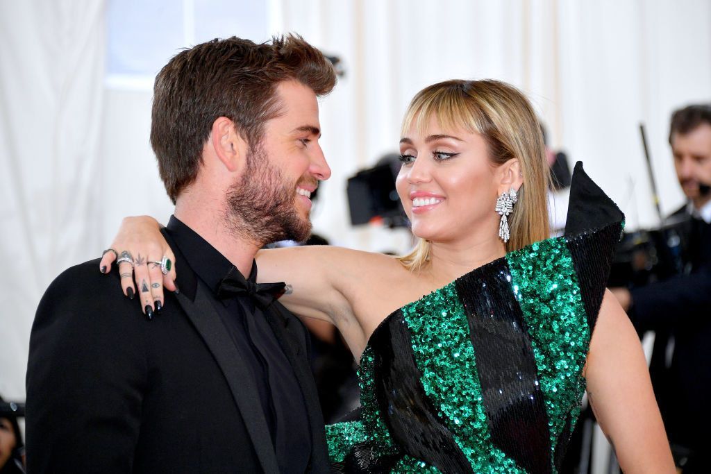 Miley Cyrus se odpira o pesmi Liam Hemsworth 'Malibu'