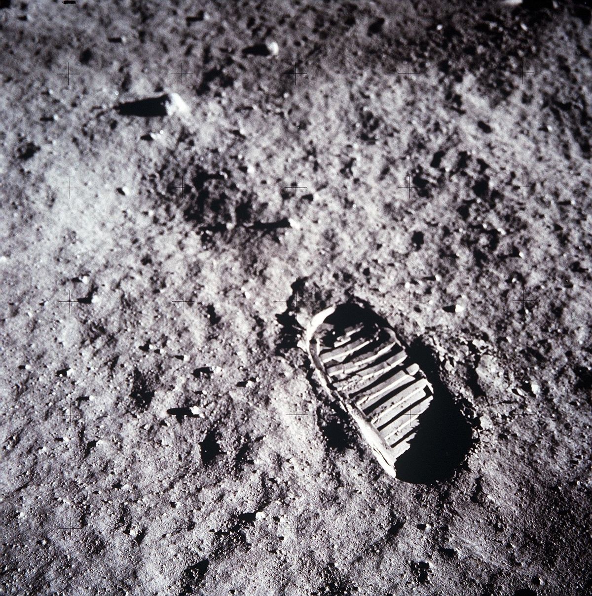 НАСА прекрати кацането на Луната на Аполо, след като първите астронавти отидоха там преди 50 години