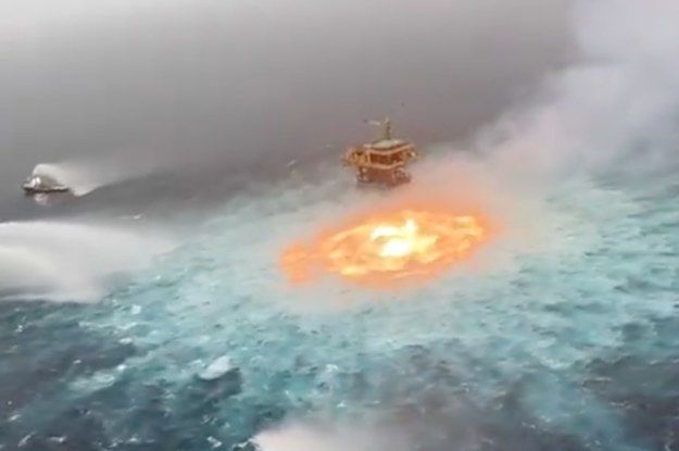 סרטון מציג מים במפרץ מקסיקו באש לאחר דליפת גז