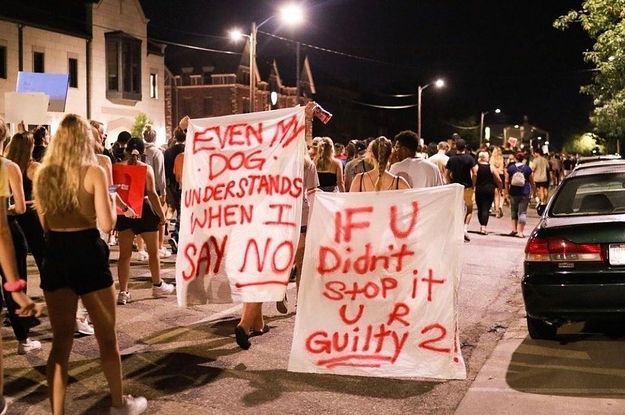 Nebraska Üniversitesi, Lincoln, Öğrenciler Kardeşlik Cemiyetine Cinsel Saldırı İddiasını Protesto Ettiler