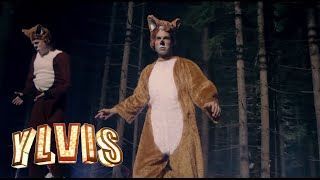 Няколко музикални видеоклипа от 2010 -те го поразиха повече от един на норвежко комедийно дуо Ylvis, тъй като те се опитаха да отговорят на объркващ въпрос: Какво казва лисицата? Видеото - в което участваха хора, облечени в костюми на животни и цял куп звуци, които една лисица би могла да каже, - беше обявен за най -популярния видеоклип в YouTube през 2013 г. Това е видео, което се чувства окончателно старо и е трудно да си представим излиза сега и ни се радва искрено, но тогава правихме много по -сериозно. Обзалагам се, че все още знаете думите. —J.R.
