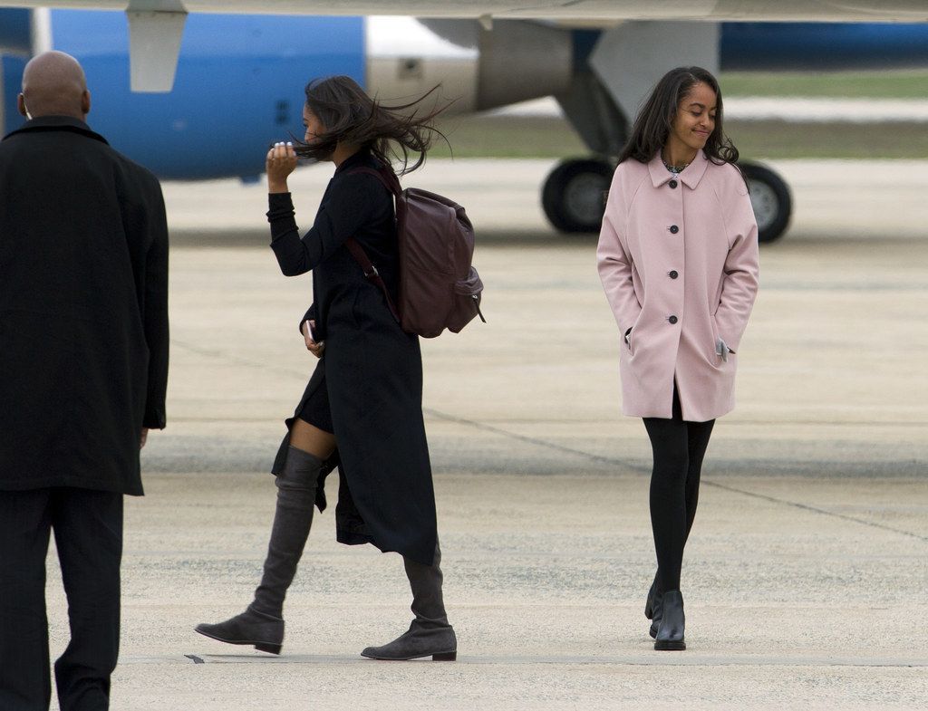 Sasha และ Malia Obama ถูกสังหารด้วยชุดของพวกเขาในการเดินทางไปคิวบา