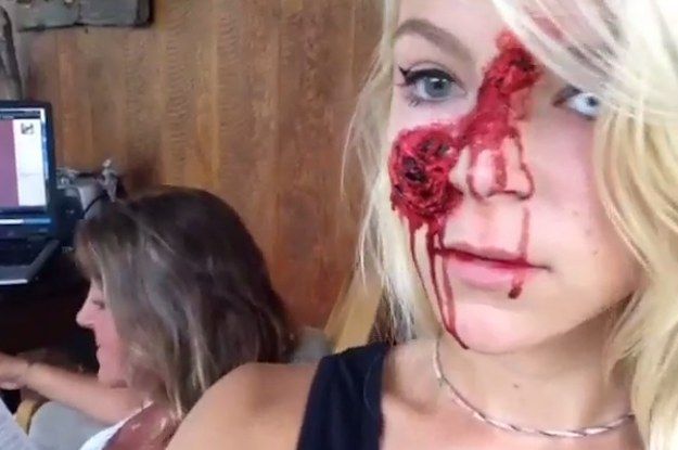 O vídeo hilário de 'Como assustar sua mãe' dessa garota acabou de ficar louco viral no Facebook