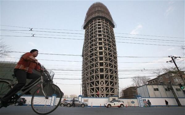 Nieuw gebouw voor Chinese communistische propagandakrant ziet eruit als een gigantische penis