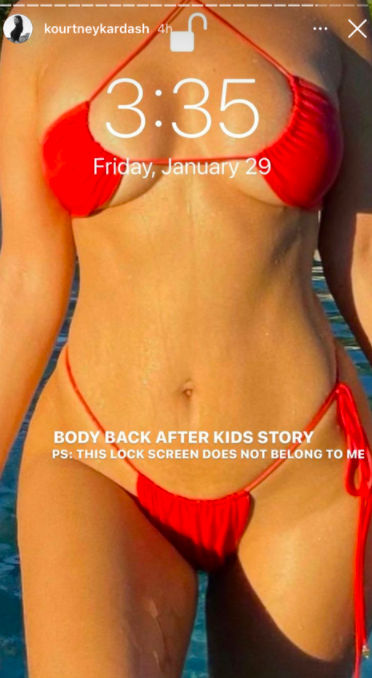 Uzamknutá obrazovka iPhone Kourtney v bikinách s titulkom