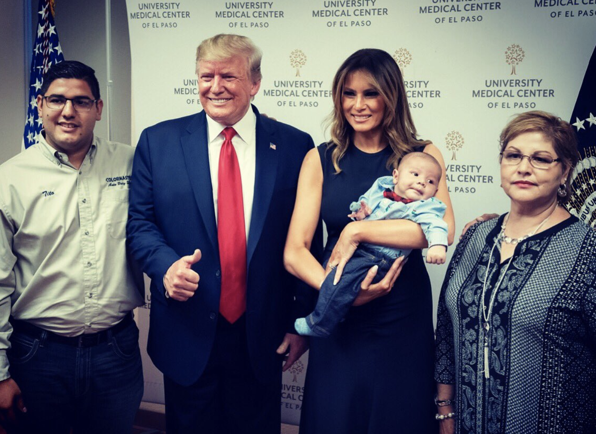 ელ პასოში, პრეზიდენტმა ტრამპმა გაიღიმა ობოლ ბავშვთან ერთად ფოტოზე