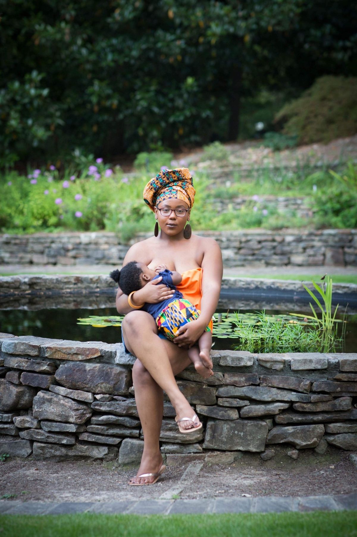 Այս մայրիկները հիանալի լուսանկարահանում են կատարել `նշելու սևամորթ կանանց և կրծքով կերակրումը