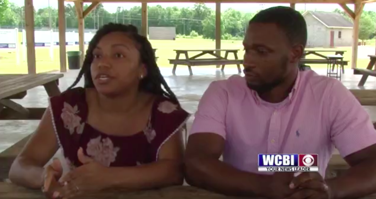 Un empleado blanco de un campamento en Mississippi apuntó con un arma a una pareja negra que intentaba hacer un picnic